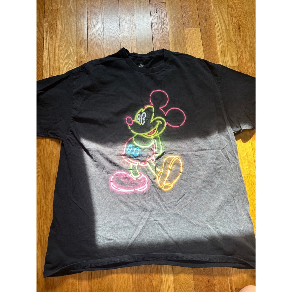 Women's Disney short sleeve shirt